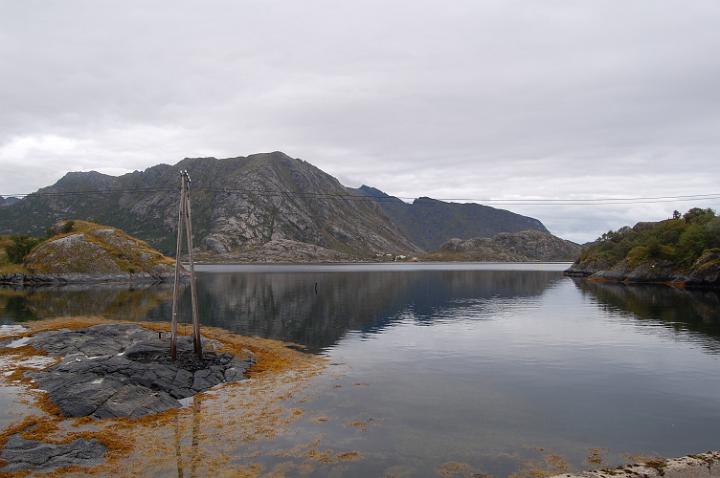 Fiordo alle Isole Lofoten.JPG - AI PIEDI DELLA RUPE